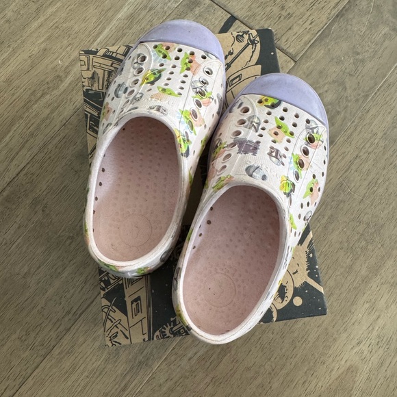Toddler size 8 Native x Star Wars baby Yoda jefferson print slip on sneakers - Picture 5 of 7